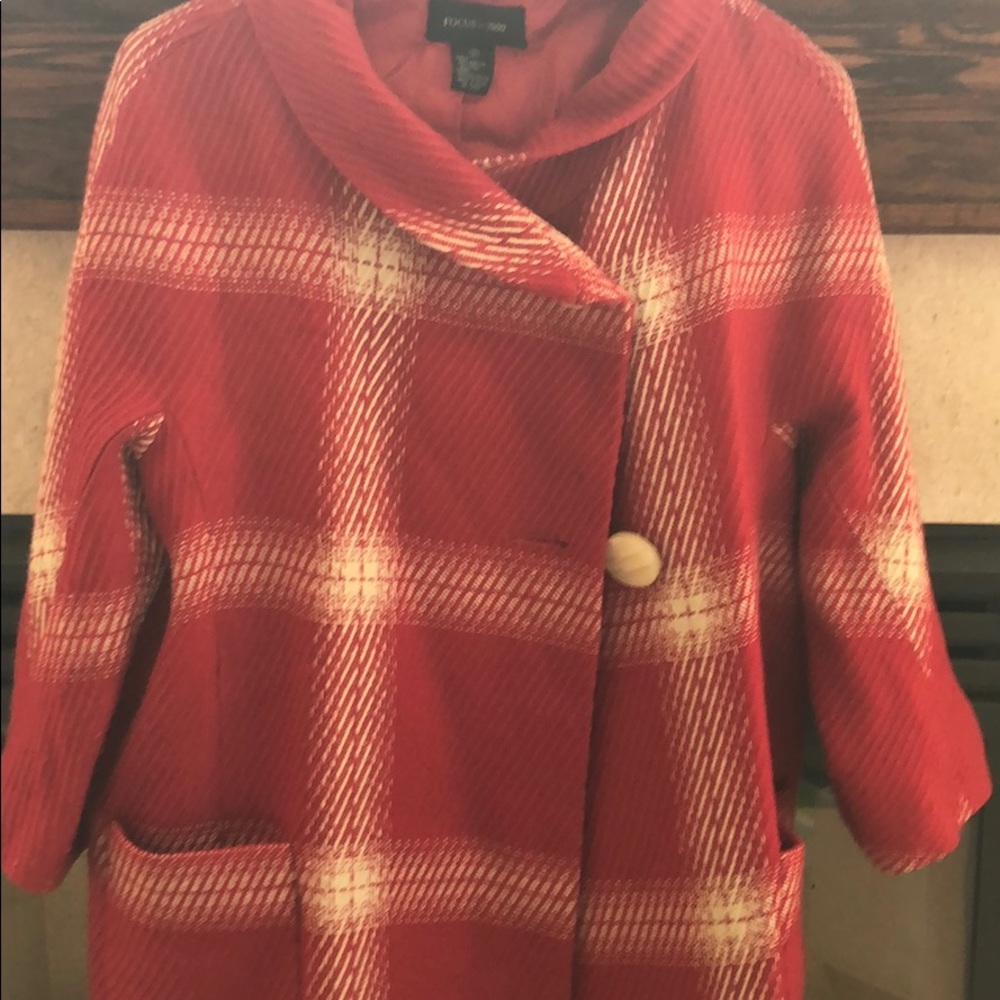 Red/white jacket - Picture 3 of 4